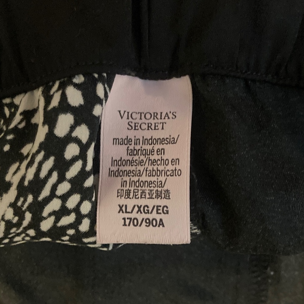 Victoria’s Secret Leopard Print Satin Sleep Shorts Women’s XL Rhinestone VS Logo - Picture 4 of 4
